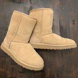 NEW CLASSIC SHORT UGGS (MAKE OFFERS)